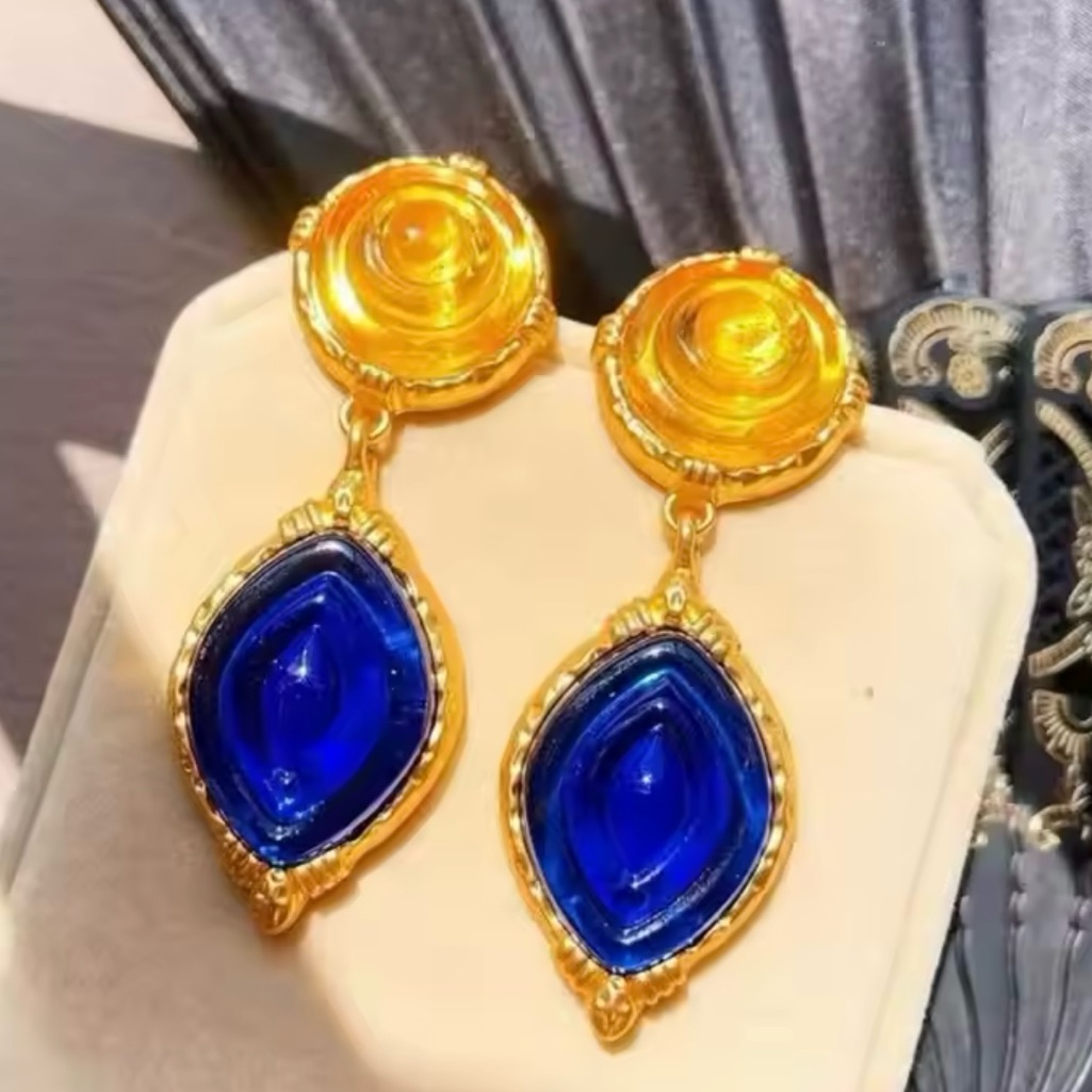 Escada “Infinity Vortex” Vintage 1980s Geometric Retro Portal Spiral Coil Dangle
